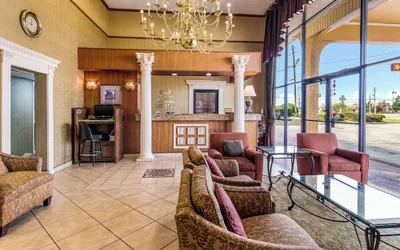 Photo 3 - Econo Lodge Inn & Suites Griffin North