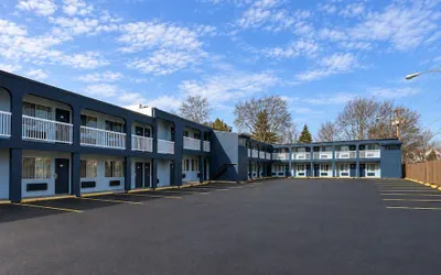 Richmond Inn & Suites Near Dayton I-70