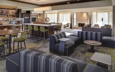 Photo 3 - Courtyard by Marriott Indianapolis Airport