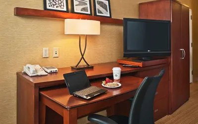 Photo 5 - Courtyard by Marriott Indianapolis Airport