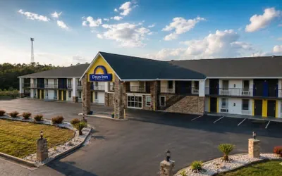 Photo 2 - Days Inn by Wyndham Newberry