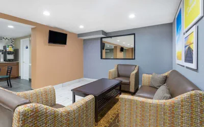 Photo 3 - Days Inn by Wyndham Newberry