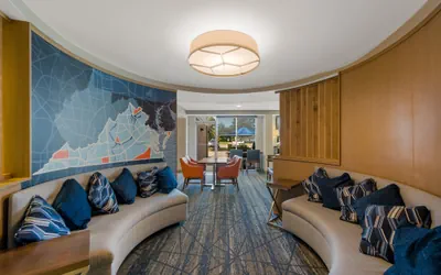 Photo 4 - Holiday Inn Express Hampton - Coliseum Central by IHG