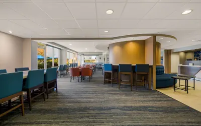 Photo 3 - Holiday Inn Express Hampton - Coliseum Central by IHG
