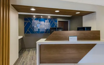 Photo 2 - Holiday Inn Express Hampton - Coliseum Central by IHG