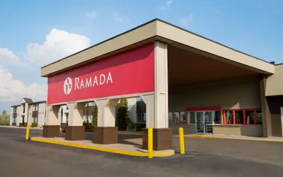 Photo 2 - Ramada by Wyndham Bismarck