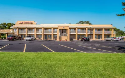Photo 2 - Econo Lodge Kearney - Liberty