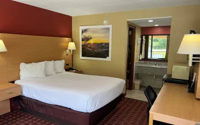 Photo 4 - Serenity Inn