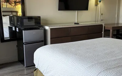 Photo 5 - Days Inn by Wyndham Ontario Airport