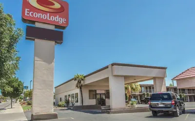 Photo 2 - Econo Lodge St George North - Near Pioneer Park