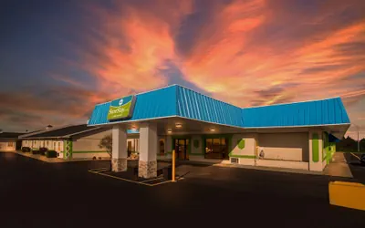 Photo 2 - SureStay Hotel by Best Western Higginsville