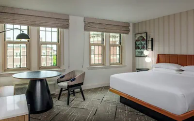 Photo 2 - Sheraton Commander Hotel