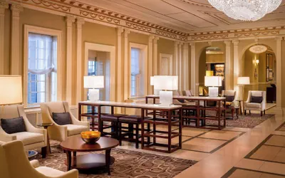 Photo 4 - Sheraton Commander Hotel