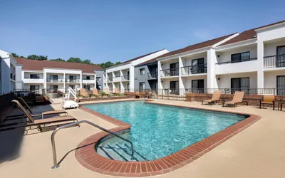 Photo 2 - Courtyard Atlanta Norcross / Peachtree Corners