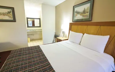 Photo 4 - Skyway Inn SeaTac