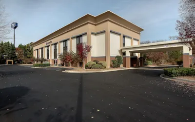 Photo 2 - Hampton Inn Commerce
