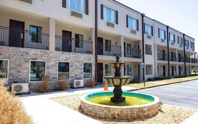 Photo 2 - Baymont by Wyndham College Park Atlanta Airport South
