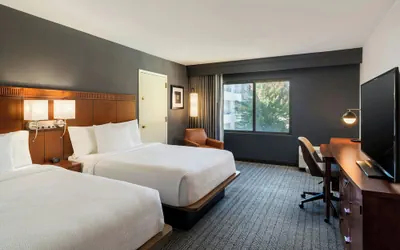 Photo 5 - Courtyard by Marriott Sacramento Airport Natomas