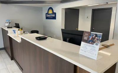 Photo 3 - Days Inn by Wyndham Farmville