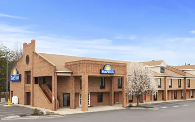 Photo 2 - Days Inn by Wyndham Farmville
