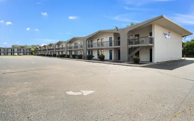Photo 2 - Motel 6 Lexington, KY - Airport