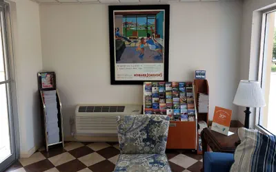 Photo 4 - Howard Johnson by Wyndham Virginia Beach