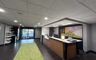 Photo 4 - Spark by Hilton Green Bay