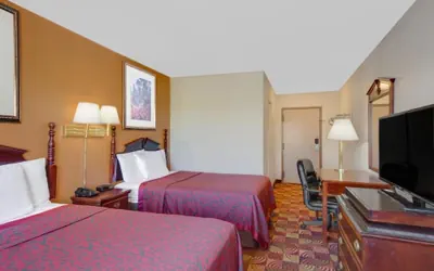 Photo 4 - Express Inn