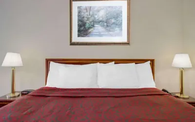 Photo 3 - Express Inn