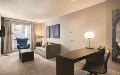 Photo 5 - Hilton Chicago/Magnificent Mile Suites