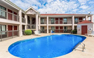 Photo 2 - Econo Lodge Inn & Suites Murfreesboro Shopping District