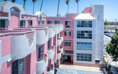 Photo 2 - Days Inn by Wyndham Santa Monica