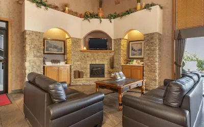 Photo 3 - SureStay Plus Hotel By Best Western Poteau