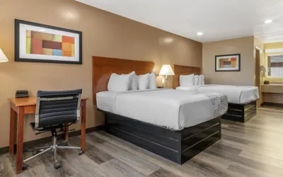 Photo 5 - SureStay Plus Hotel By Best Western Poteau