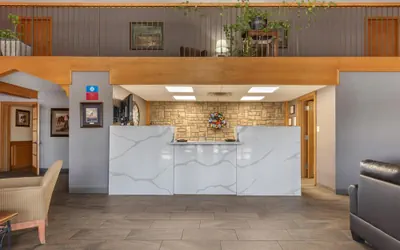 Photo 4 - SureStay Plus Hotel By Best Western Poteau