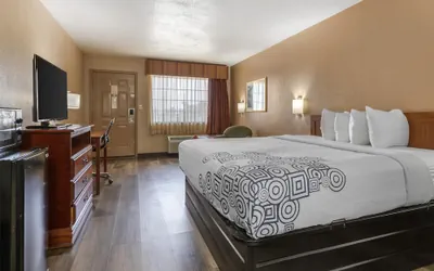Photo 2 - SureStay Plus Hotel By Best Western Poteau