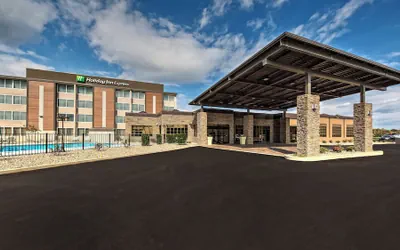 Photo 2 - Holiday Inn Express Louisville Airport Expo Center by IHG