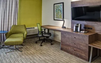 Photo 5 - Holiday Inn Express Louisville Airport Expo Center by IHG
