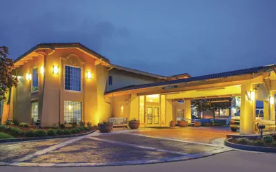 Photo 2 - La Quinta Inn by Wyndham Moline Airport