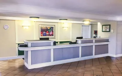 Photo 3 - La Quinta Inn by Wyndham Moline Airport