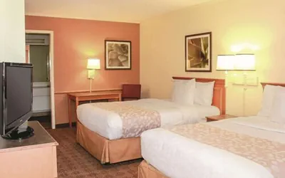 Photo 4 - Econo Lodge