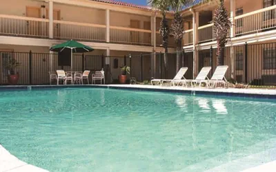 Photo 5 - Econo Lodge
