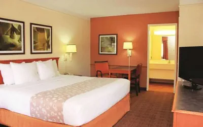 Photo 3 - Econo Lodge