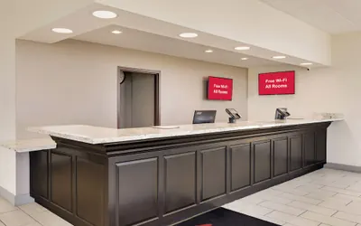 Photo 4 - Red Roof Inn Gulfport - Biloxi Airport
