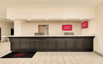Photo 3 - Red Roof Inn Gulfport - Biloxi Airport