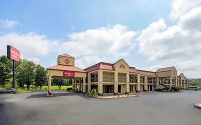 Red Roof Inn & Suites Clinton, TN