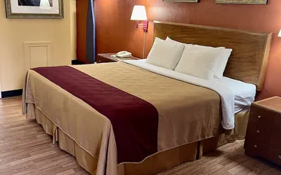 Photo 2 - Executive Inn