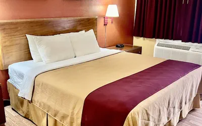 Photo 5 - Executive Inn