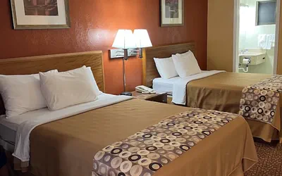 Photo 4 - Executive Inn