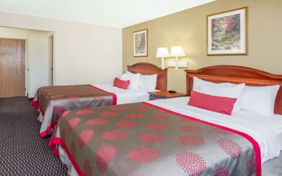 Photo 4 - Ramada by Wyndham Columbia